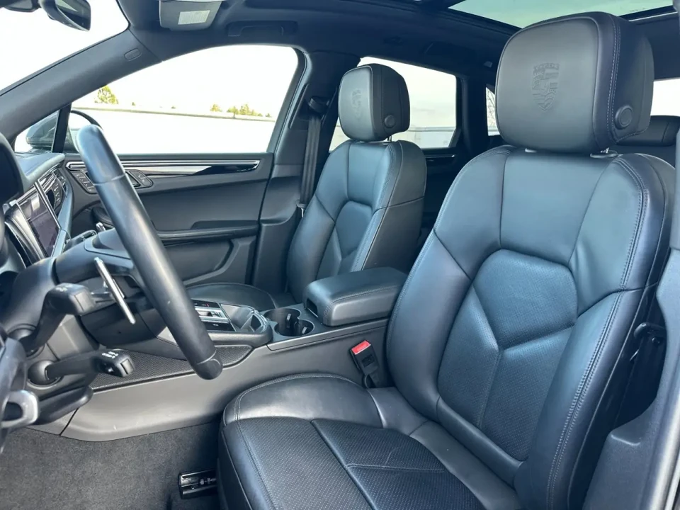 2023 Porsche Macan T - Image 5 of 8