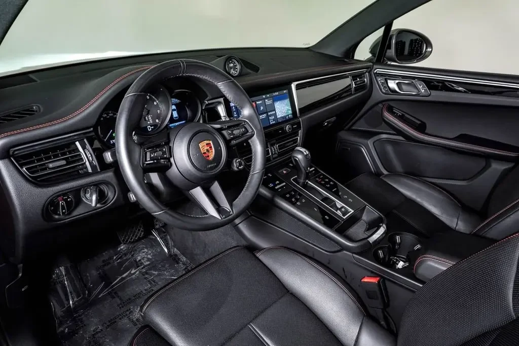 2023 Porsche Macan T - Image 5 of 8