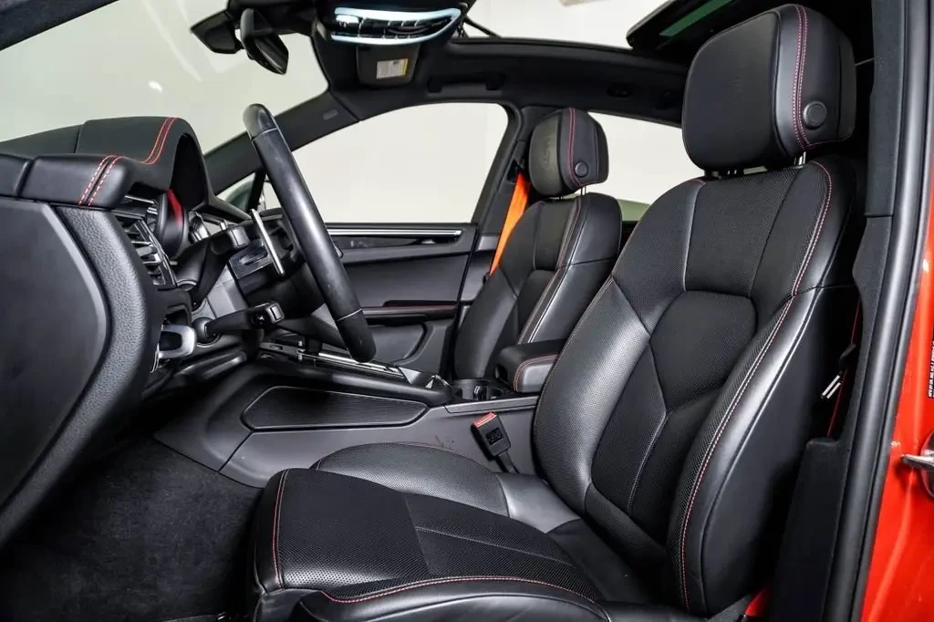 2023 Porsche Macan T - Image 6 of 8