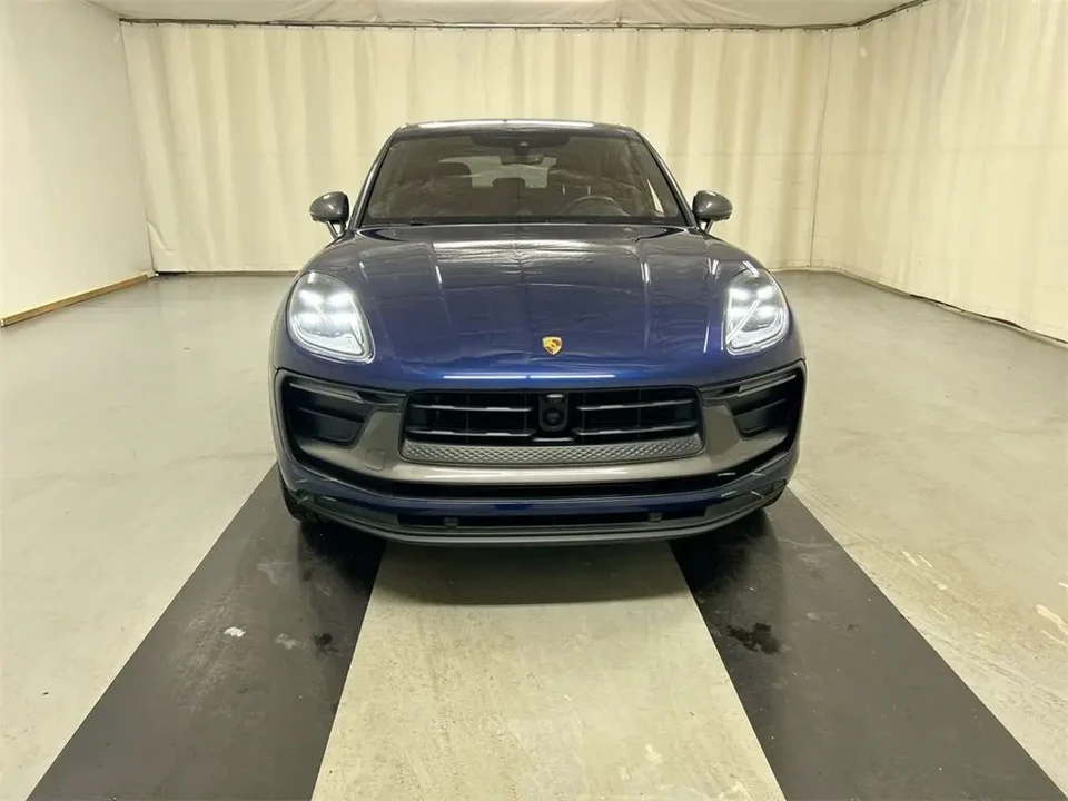 2023 Porsche Macan T - Image 5 of 8