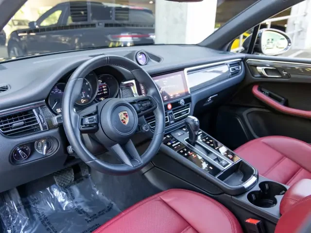 2023 Porsche Macan T - Image 4 of 5