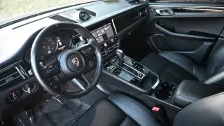 2023 Porsche Macan T - Image 4 of 4