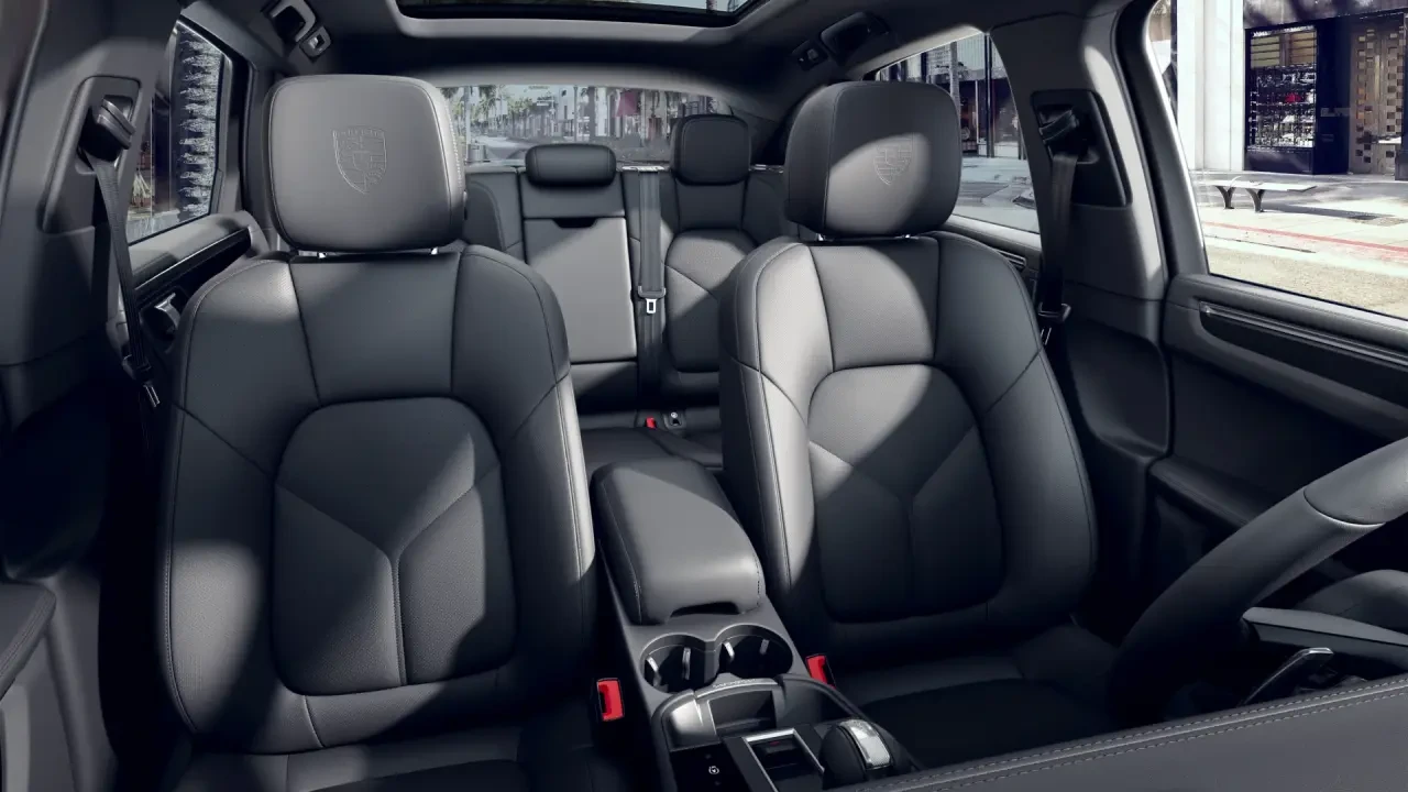 2023 Porsche Macan T - Image 5 of 13