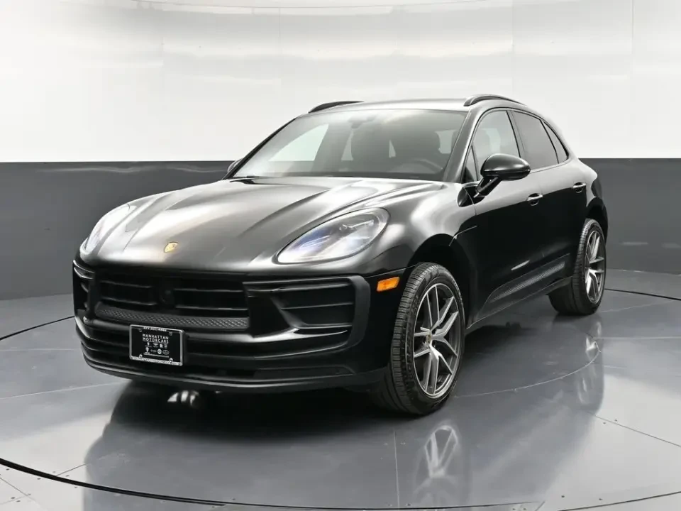 2023 Porsche Macan T - Image 12 of 13