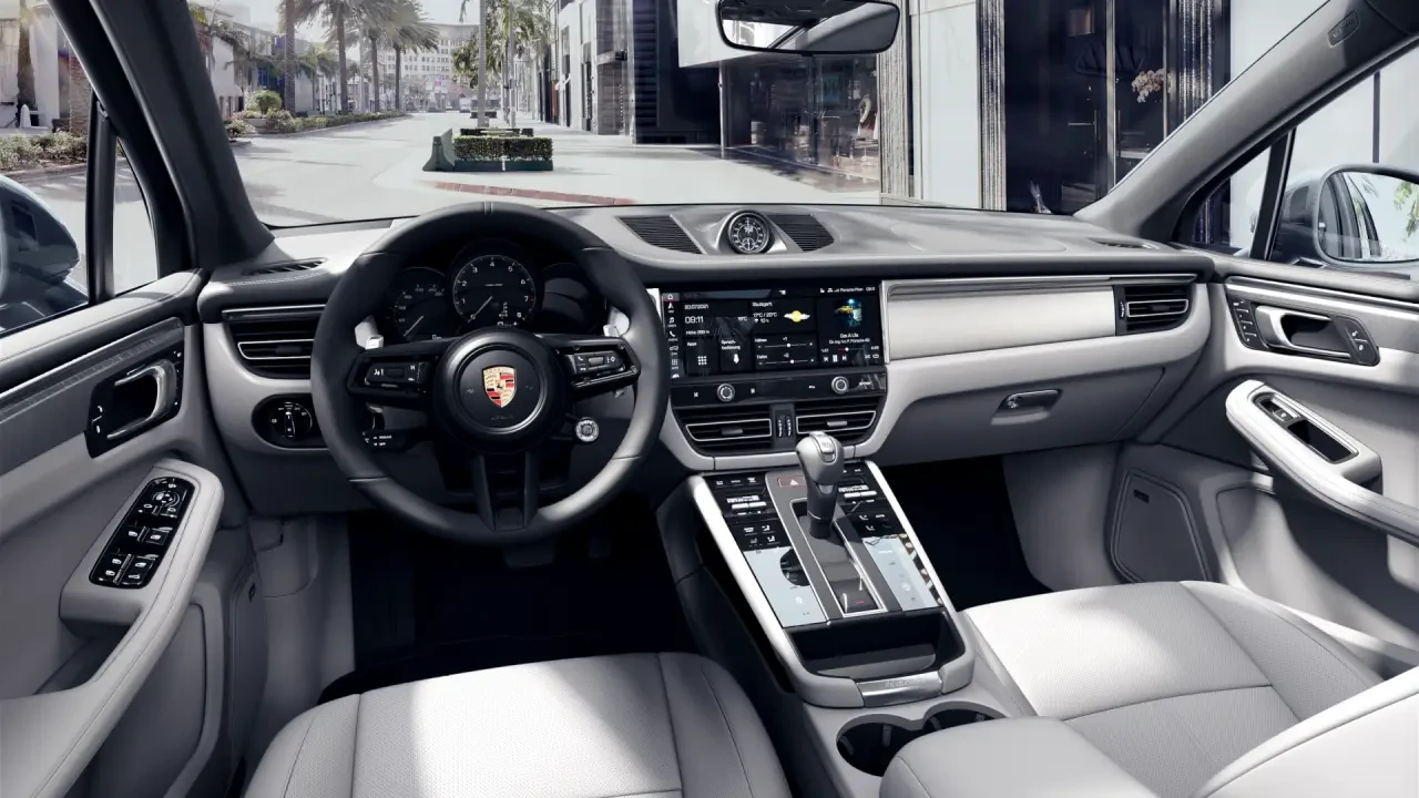 2023 Porsche Macan T - Image 4 of 6