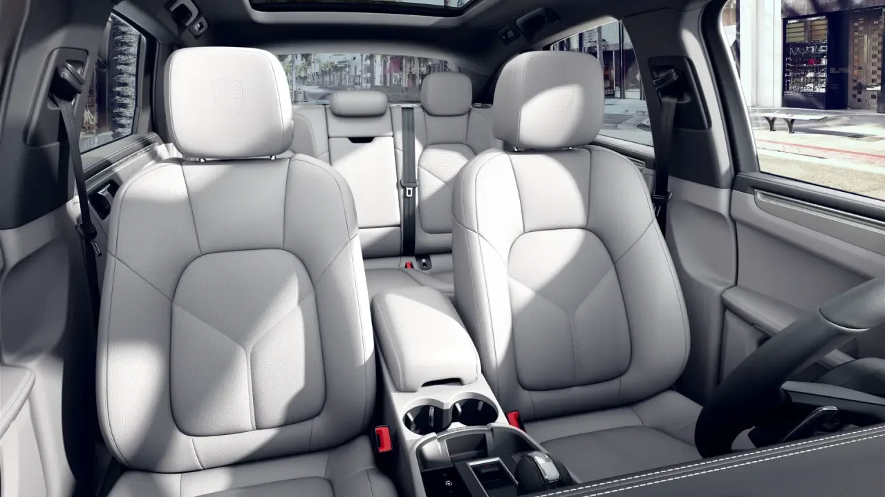 2023 Porsche Macan T - Image 5 of 6