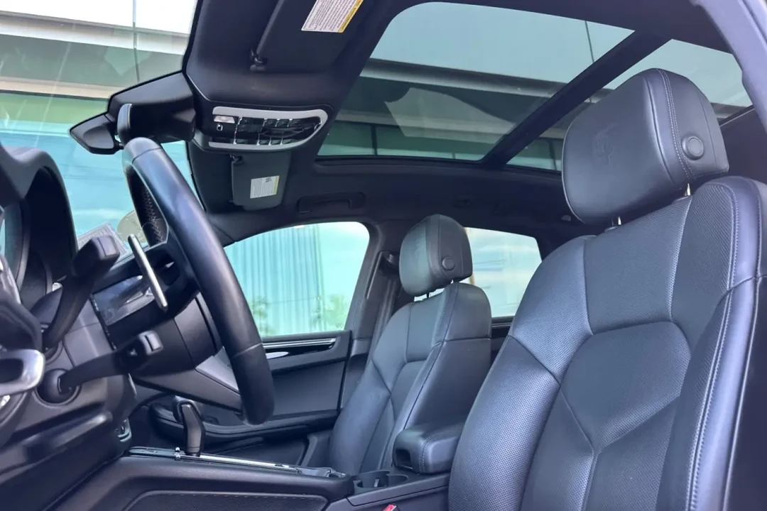 2023 Porsche Macan T - Image 5 of 9