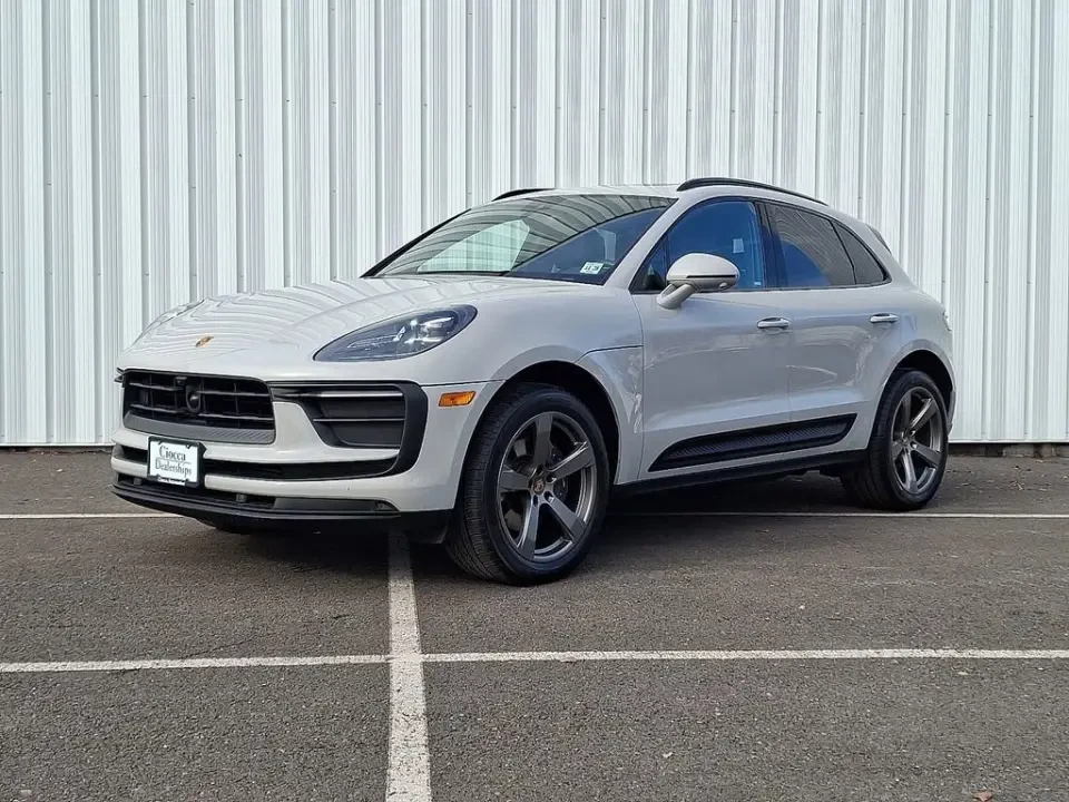 2023 Porsche Macan T - Image 9 of 9