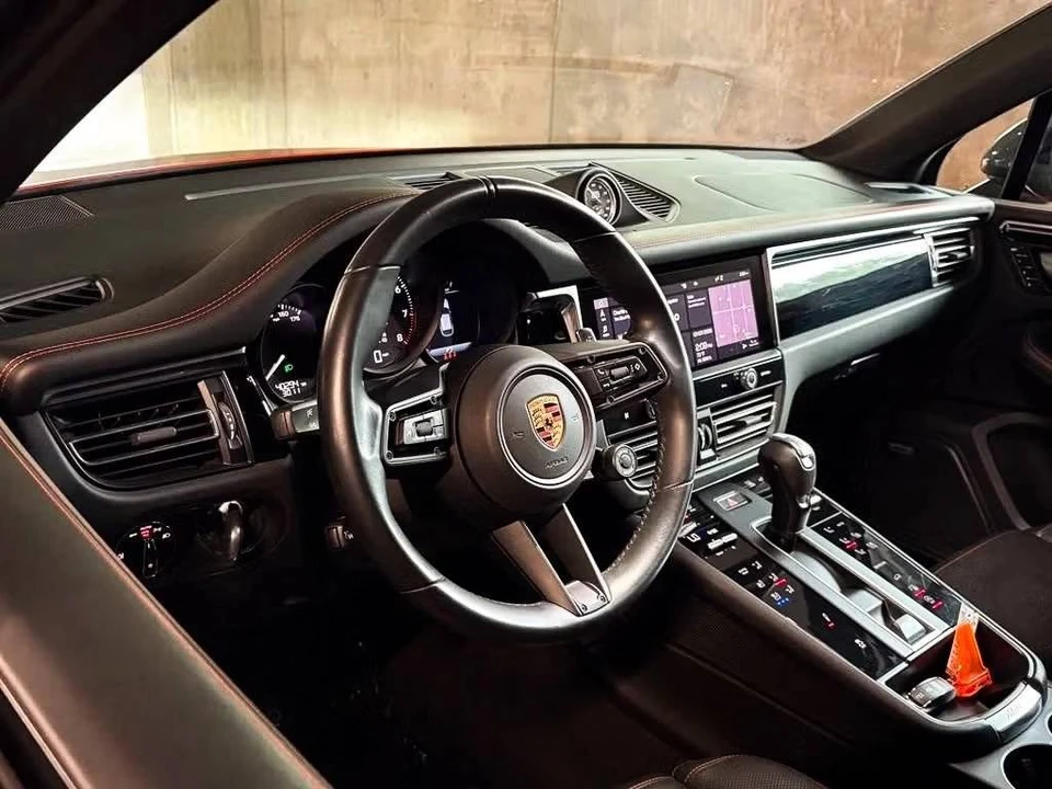 2023 Porsche Macan T - Image 4 of 5
