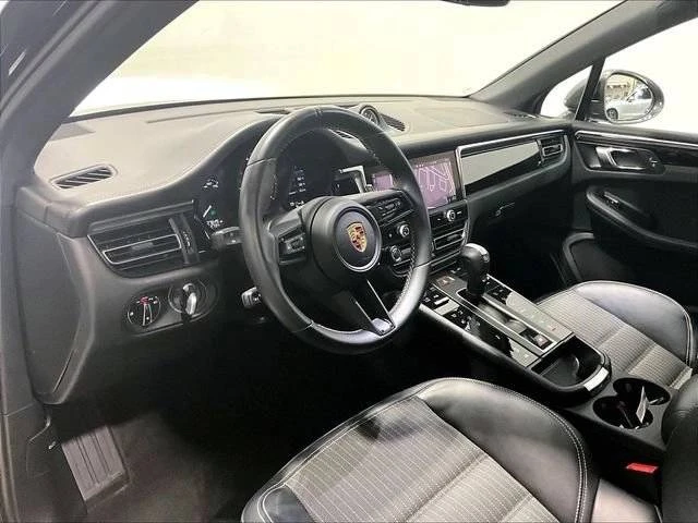 2023 Porsche Macan T - Image 4 of 5