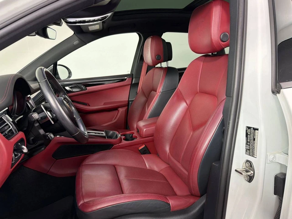 2023 Porsche Macan T - Image 5 of 5