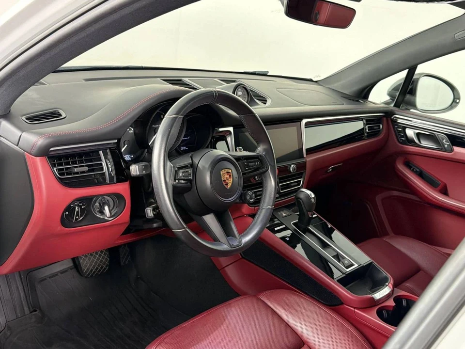 2023 Porsche Macan T - Image 4 of 5