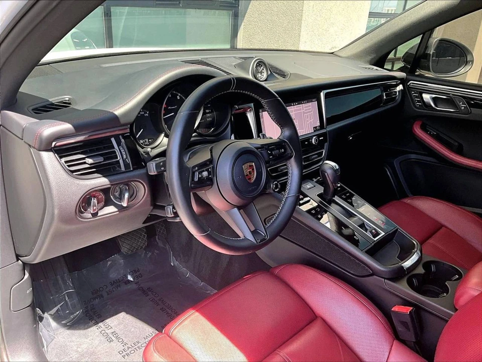2023 Porsche Macan T - Image 4 of 5