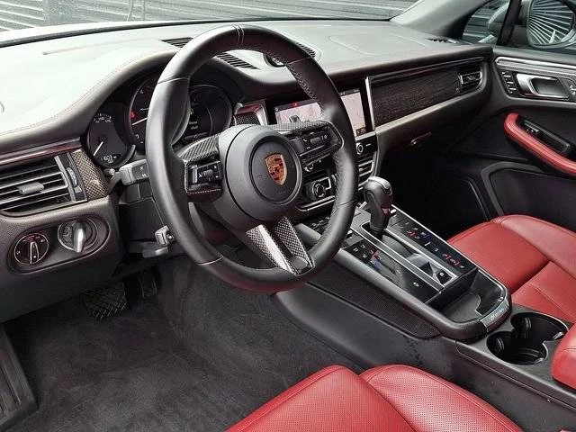 2023 Porsche Macan T - Image 4 of 5