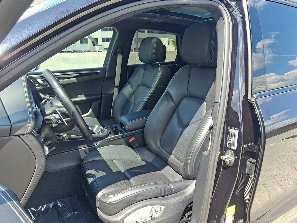 2023 Porsche Macan T - Image 5 of 5