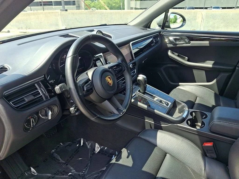 2023 Porsche Macan T - Image 4 of 5