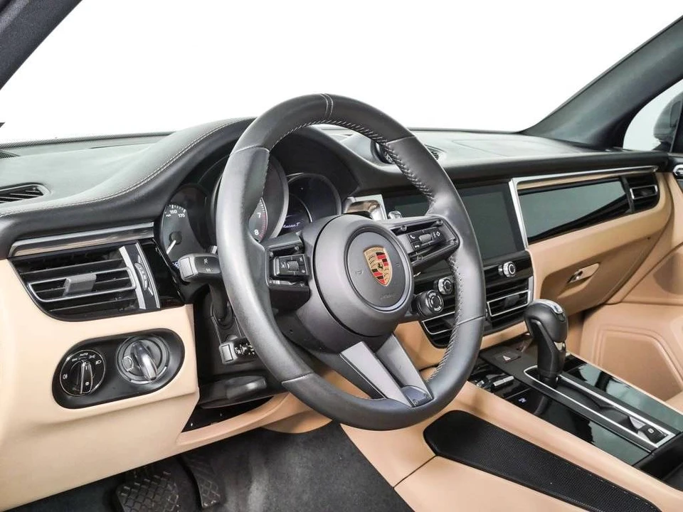 2023 Porsche Macan T - Image 4 of 5
