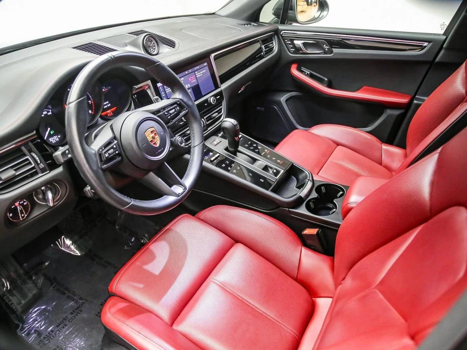2023 Porsche Macan T - Image 4 of 5