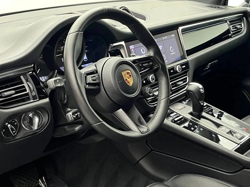 2023 Porsche Macan T - Image 4 of 5