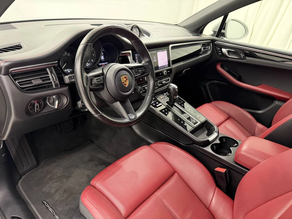 2023 Porsche Macan T - Image 4 of 5