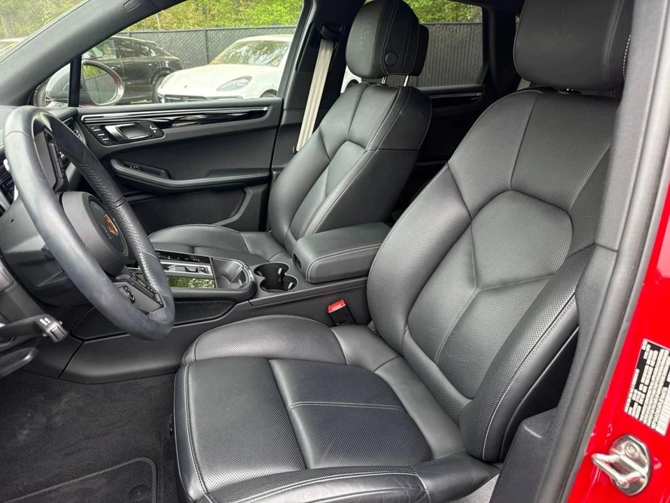 2023 Porsche Macan T - Image 4 of 5
