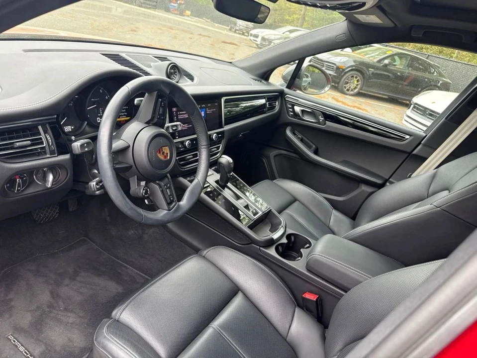 2023 Porsche Macan T - Image 5 of 5