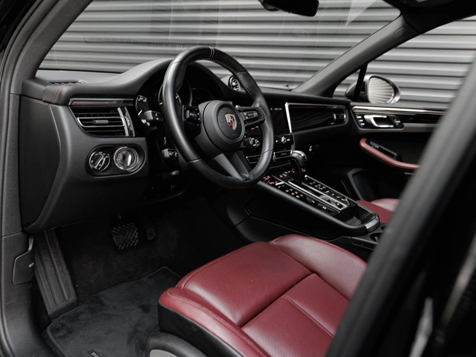 2023 Porsche Macan T - Image 4 of 5