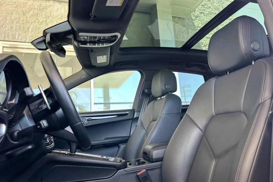 2023 Porsche Macan T - Image 5 of 5