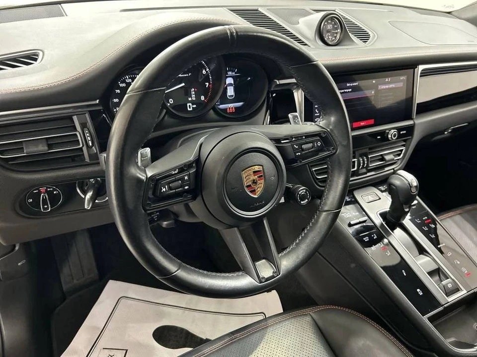 2023 Porsche Macan T - Image 4 of 5