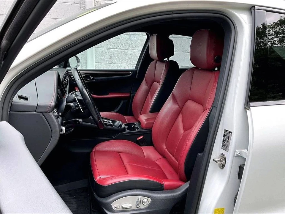 2023 Porsche Macan T - Image 5 of 5