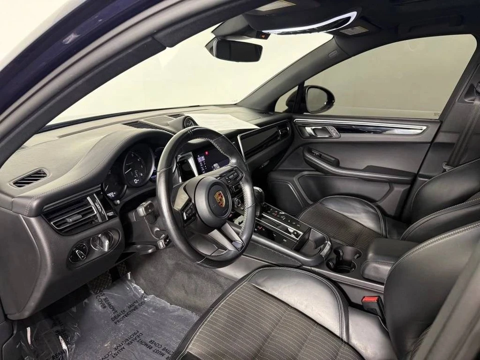2023 Porsche Macan T - Image 4 of 5