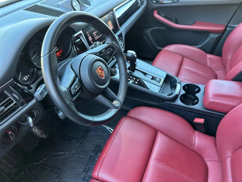 2023 Porsche Macan T - Image 4 of 5