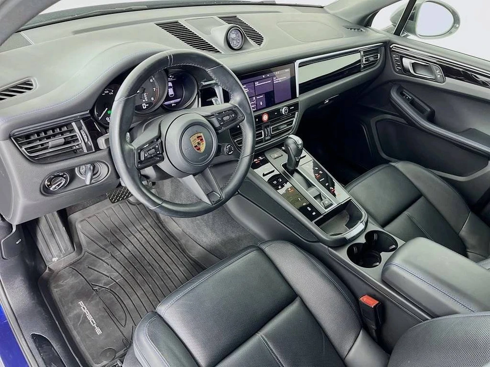 2023 Porsche Macan T - Image 3 of 5