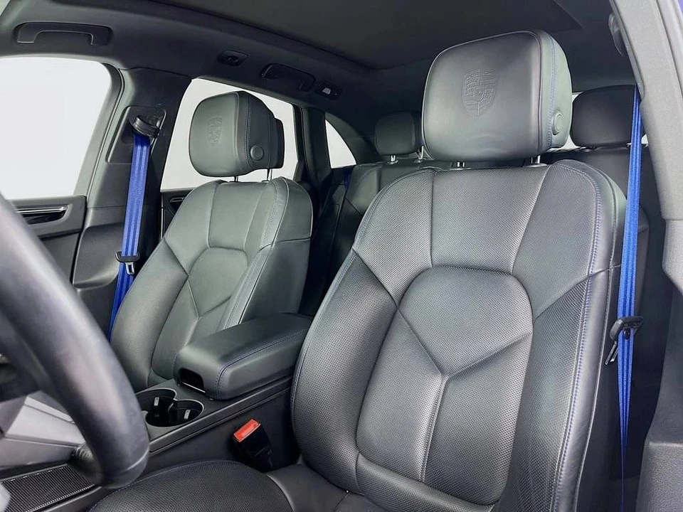 2023 Porsche Macan T - Image 4 of 5