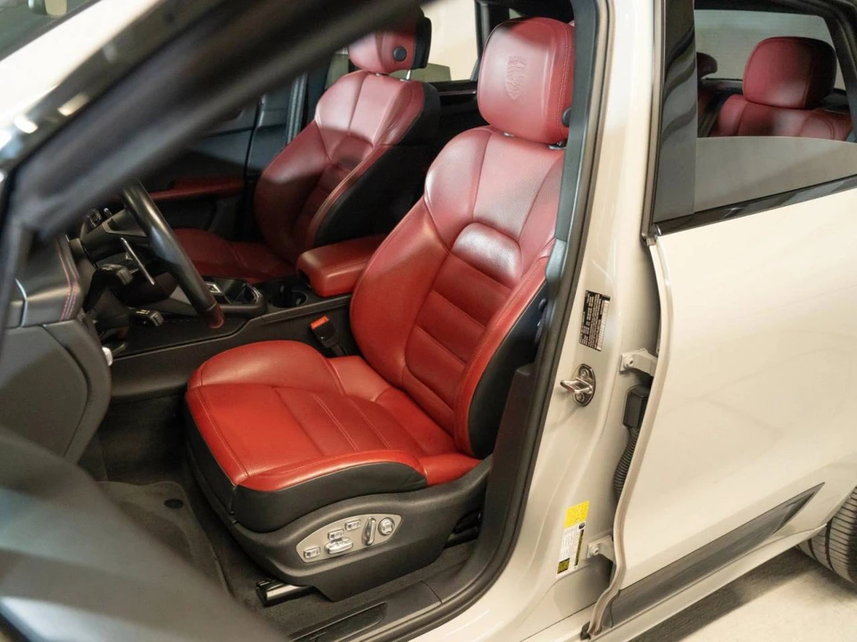 2023 Porsche Macan T - Image 5 of 5