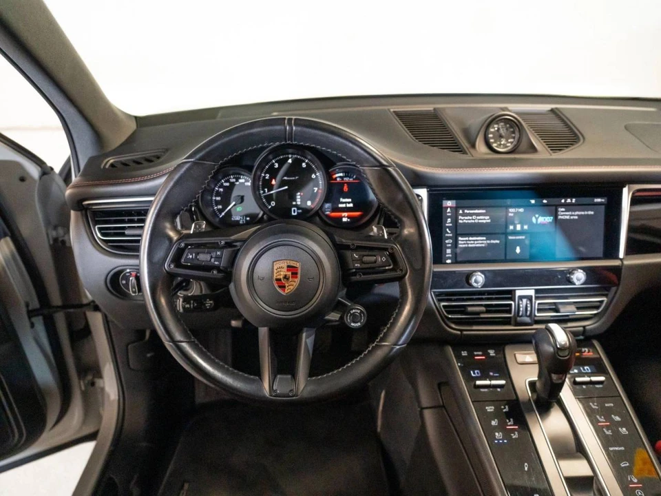 2023 Porsche Macan T - Image 4 of 5