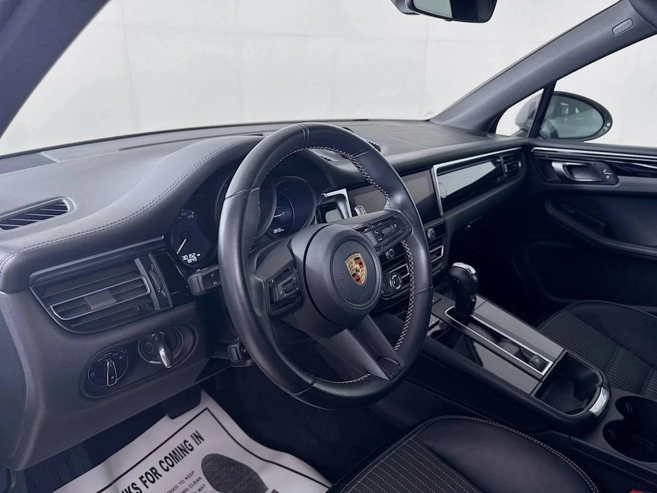 2023 Porsche Macan T - Image 4 of 5