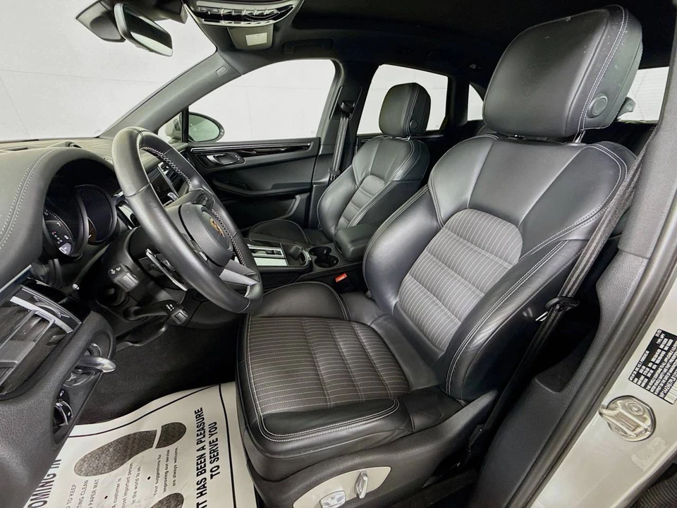 2023 Porsche Macan T - Image 5 of 5
