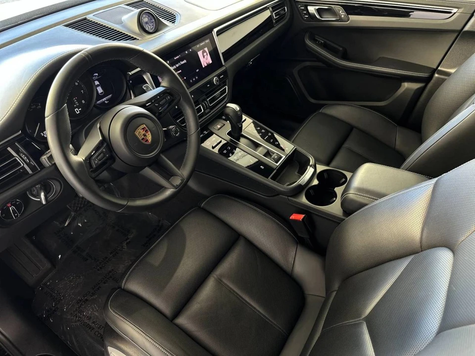 2023 Porsche Macan T - Image 4 of 5