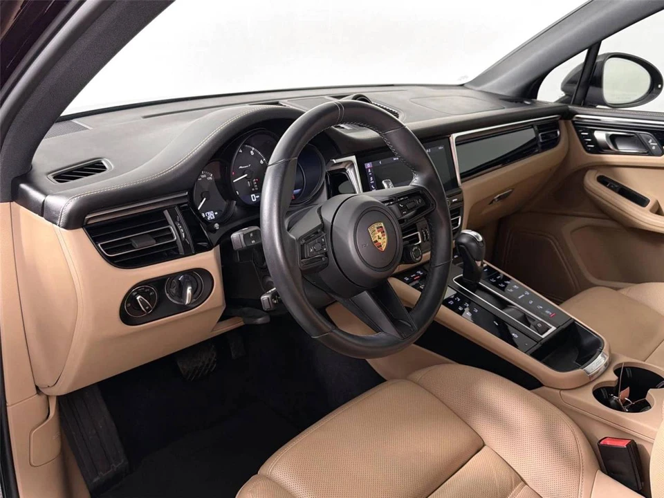 2023 Porsche Macan T - Image 4 of 5