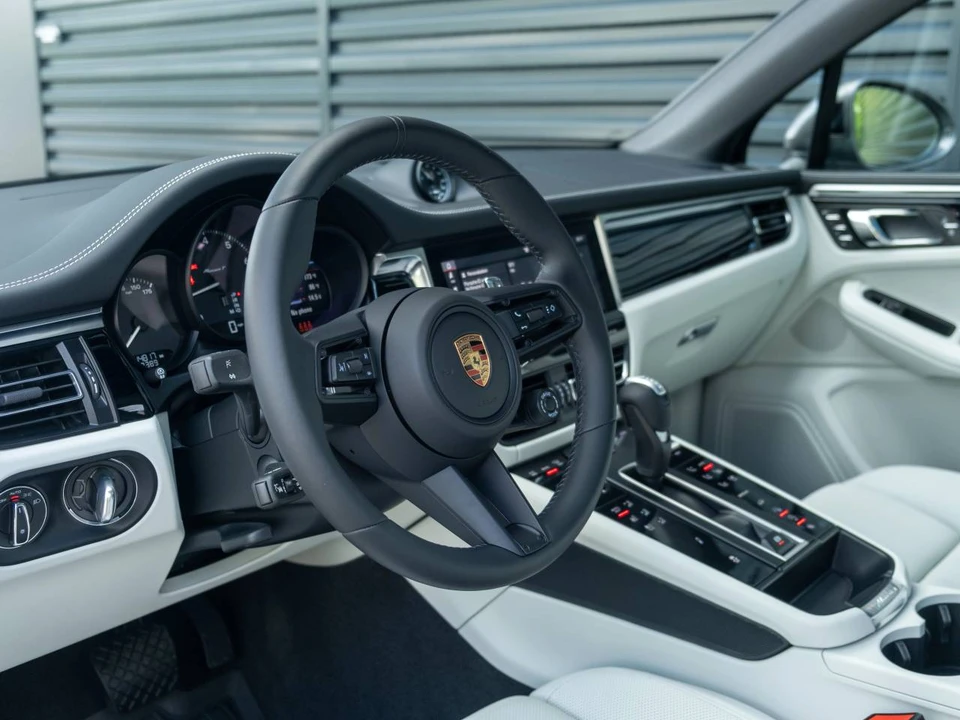 2023 Porsche Macan T - Image 4 of 5