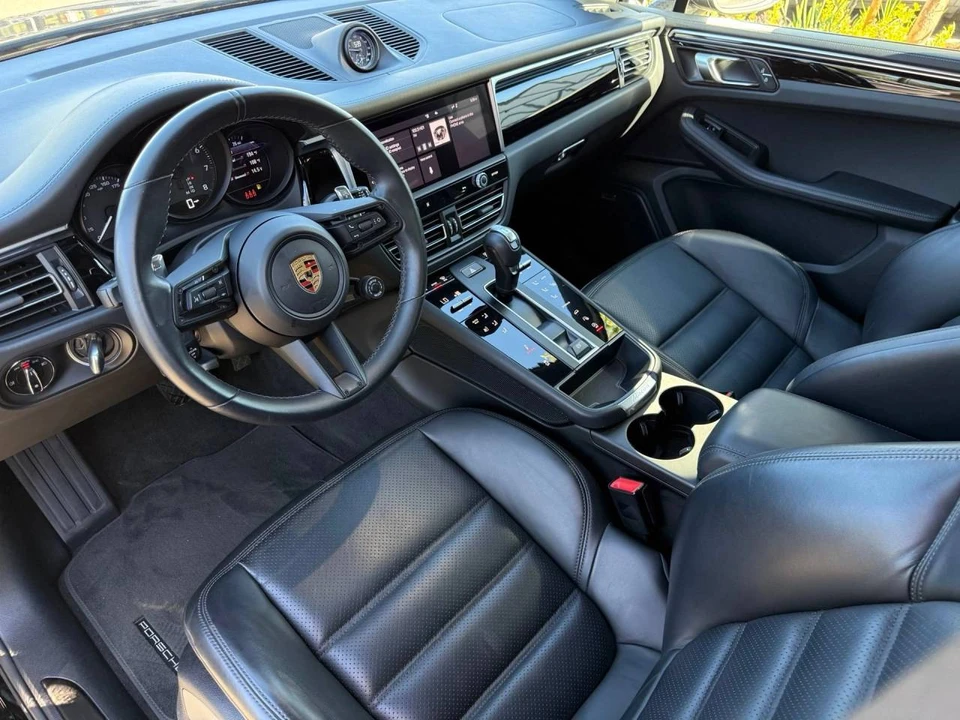 2023 Porsche Macan T - Image 4 of 5