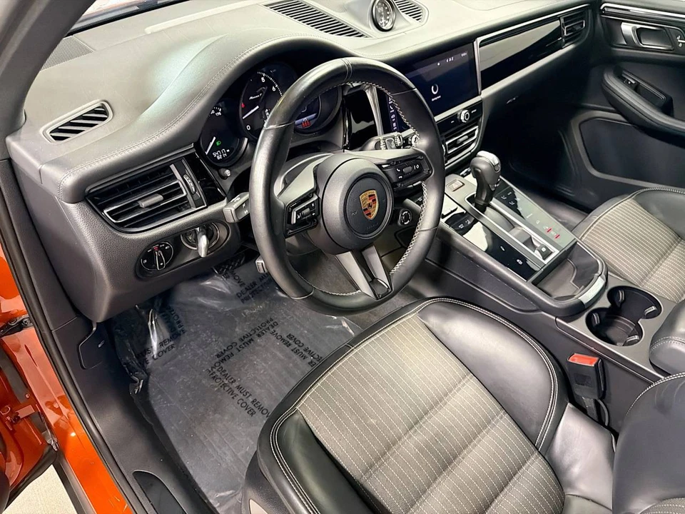 2023 Porsche Macan T - Image 4 of 5