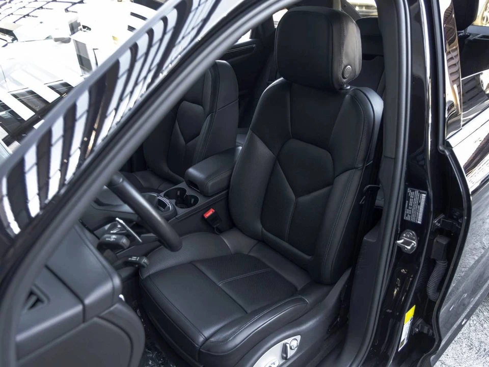 2023 Porsche Macan T - Image 5 of 5