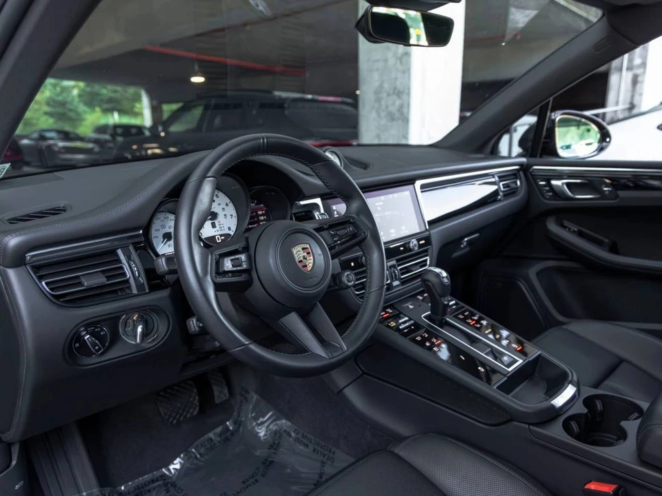 2023 Porsche Macan T - Image 4 of 5