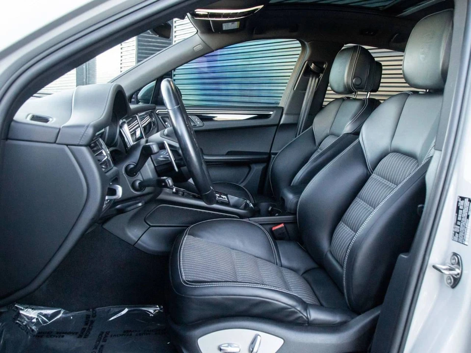 2023 Porsche Macan T - Image 5 of 5