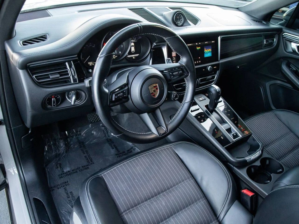 2023 Porsche Macan T - Image 4 of 5