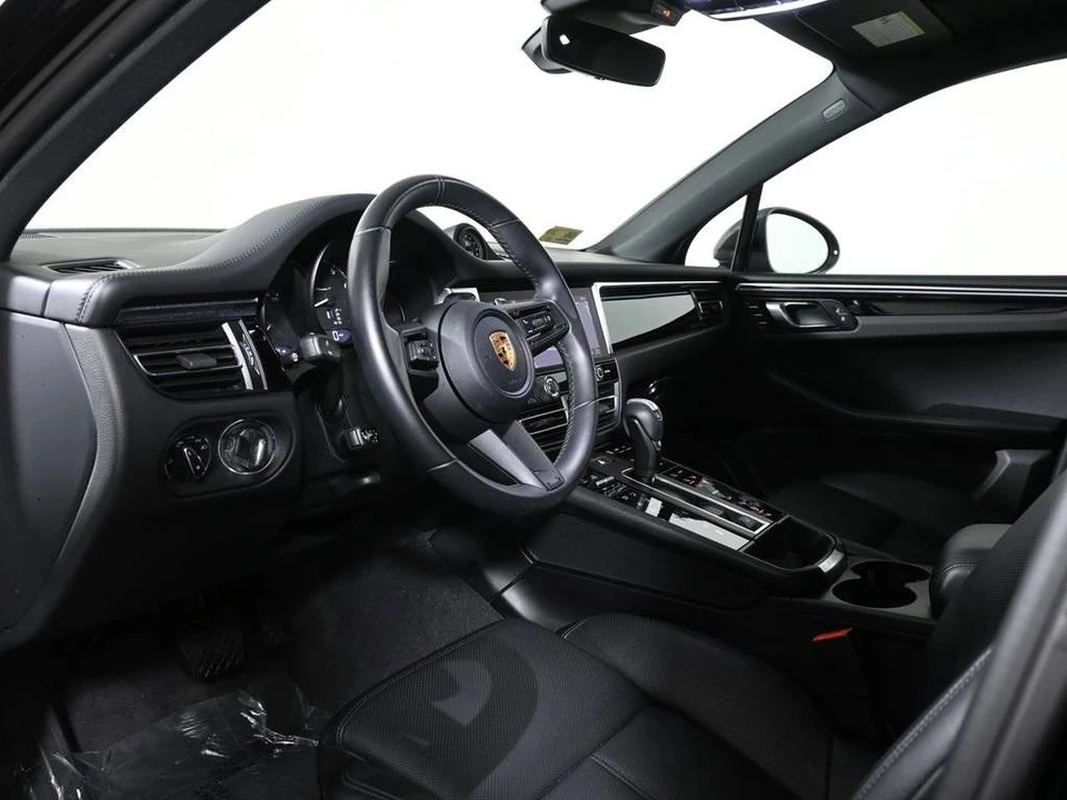 2023 Porsche Macan T - Image 4 of 5