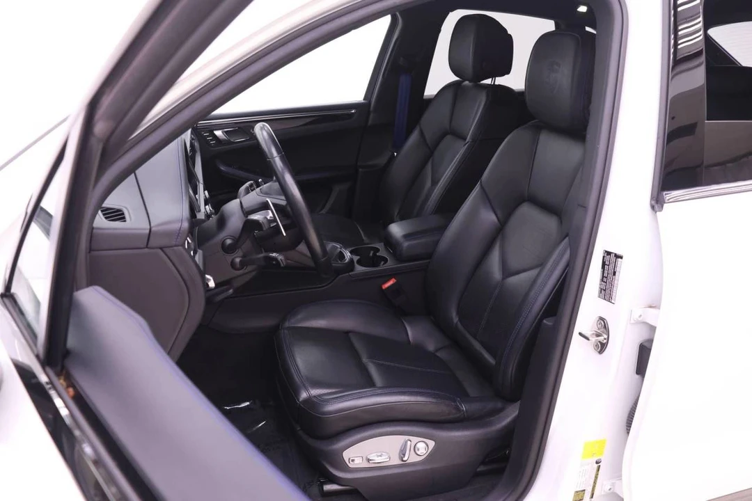2023 Porsche Macan T - Image 5 of 5