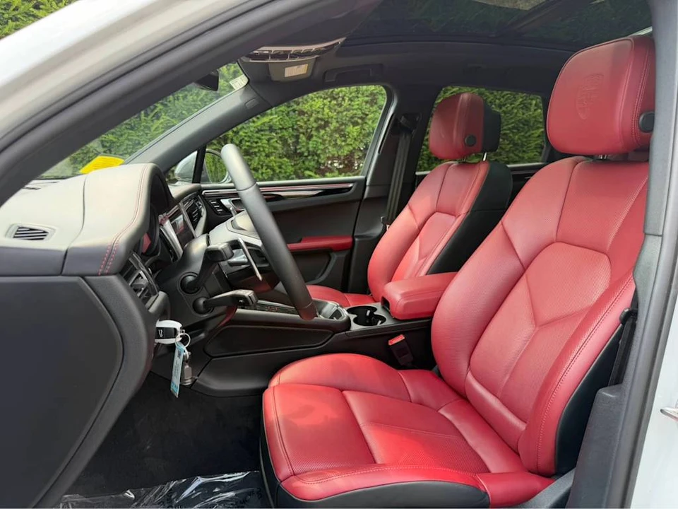 2023 Porsche Macan T - Image 5 of 5